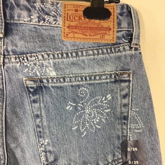 Lucky Brand Cropped Jeans. - Picture 9 of 10